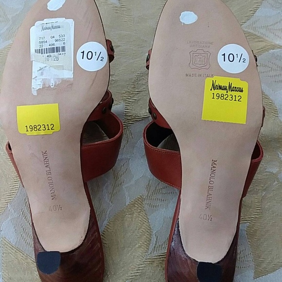 MANOLO BLAHNIK Size 10.5 Silver Leather Strappy Sandals  MANOLO BLAHNIK Size 10.5 Sandals **NEW**